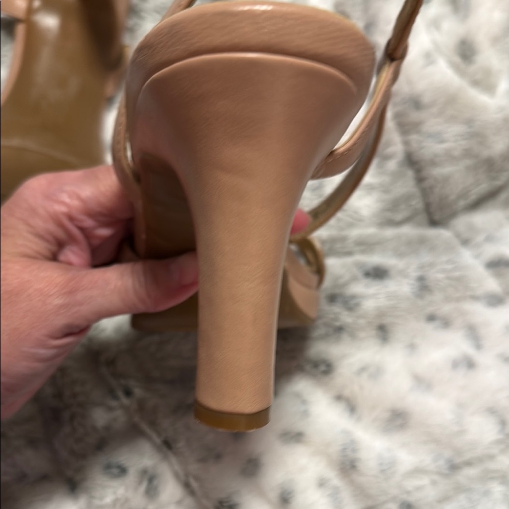 Naturalizer Tan Heels Sleek Design Versatile Style - Picture 6 of 8